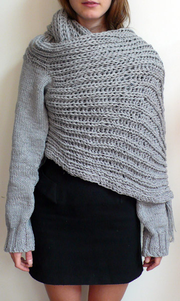 ffixxed: Scarf with Sleeves in Grey Wool