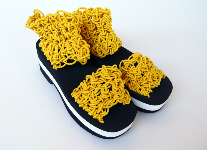 Обувь лапша. Лапша в обуви. Ramen тапочки. Noodles Shoes.